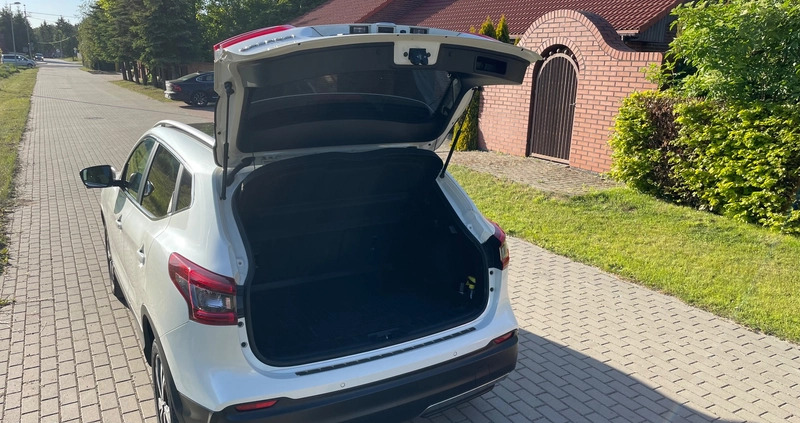 Nissan Qashqai cena 61900 przebieg: 252025, rok produkcji 2018 z Łódź małe 67